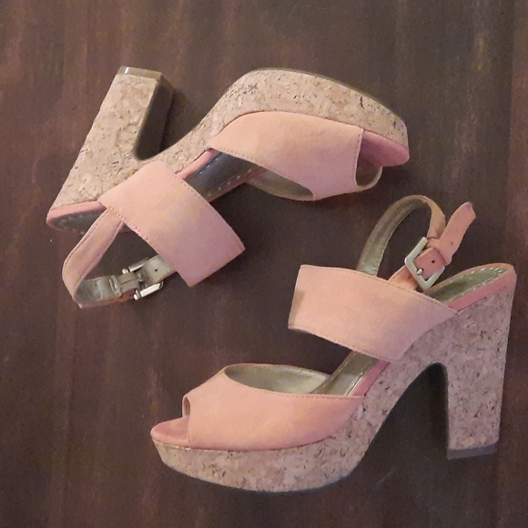 Adrienne Vittadini Shoes - Adrienne Vittadini Platform Sandels, Size 6.5M